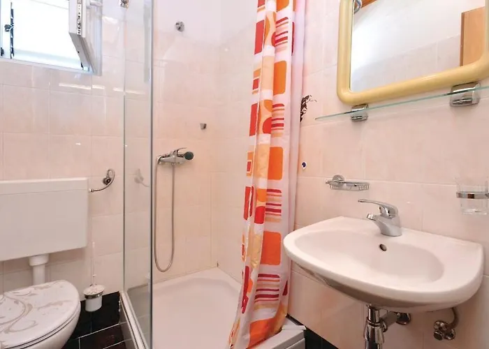 Kuca Gorjana * フヴァル